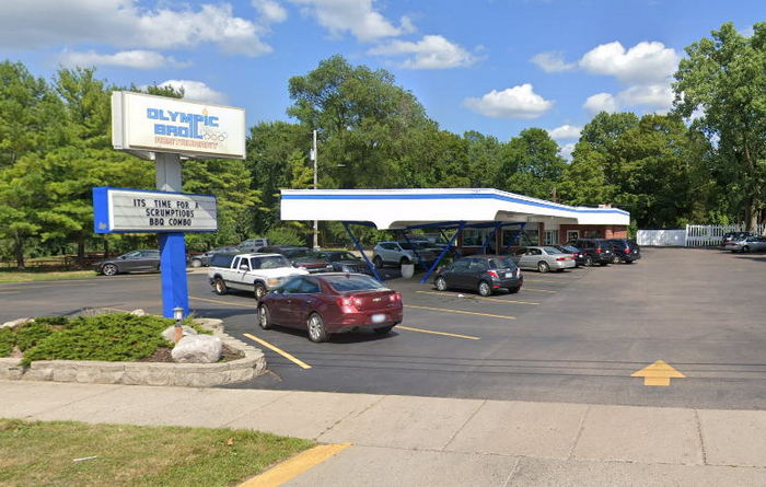 Dog n Suds (DogNSuds, Dog-N-Suds) - Lansing - 1320 N Grand River Ave (newer photo)
